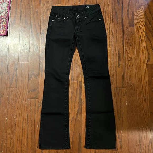 LA Idol, 29x34 - Picture 2 of 4